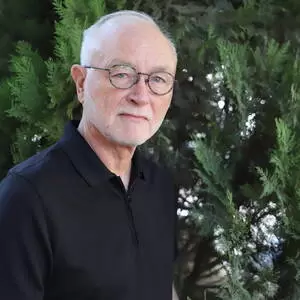Dr. Curt Rhodes